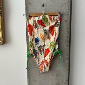Vibrant Shell Print One Piece Swimsuit